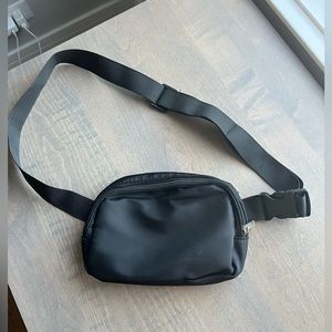 New without tags Black Belt Bag Fanny Pack Crossbody purse Adjustable Nylon